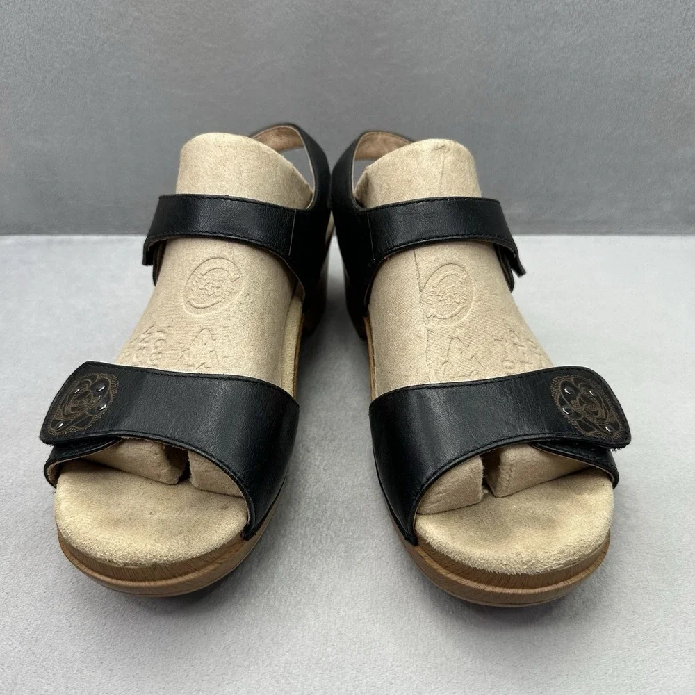 Womens 8.5-9 (EU 39) Dansko Sonnet Wedge Sandals Black Leather Rose Embossed